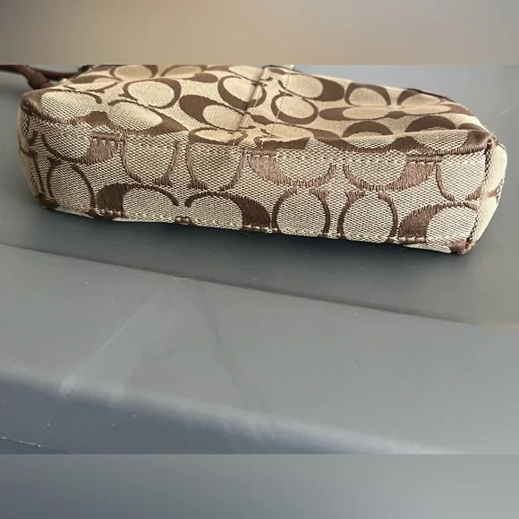 COACH SIGNATURE WRISTLET - Picture 8 of 12